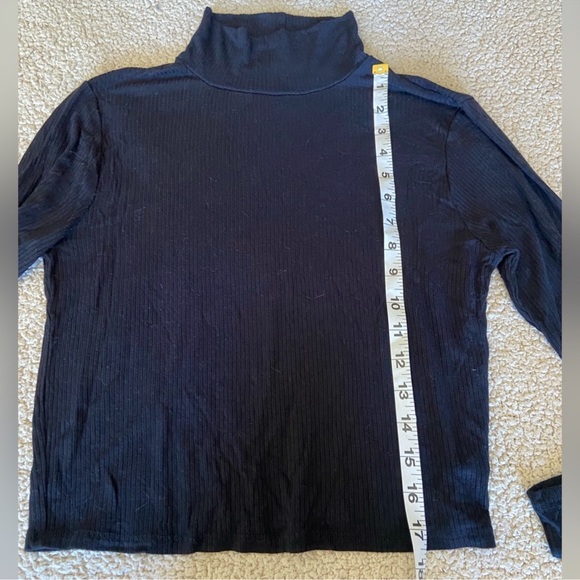 🌸 Caution to the Wind 🌸 black ribbed top - Picture 5 of 8